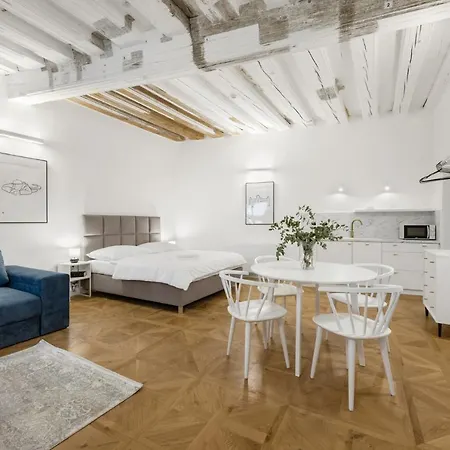 מלון דירות Palace 4*