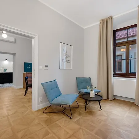 Palace 4*
