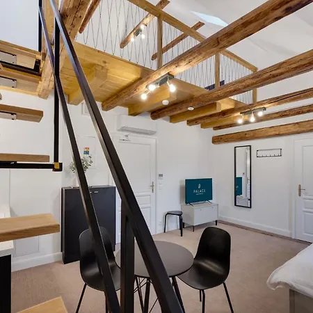 מלון דירות Palace 4*