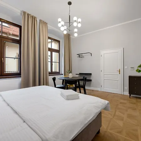 Palace 4*