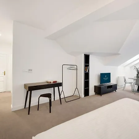Palace 4*