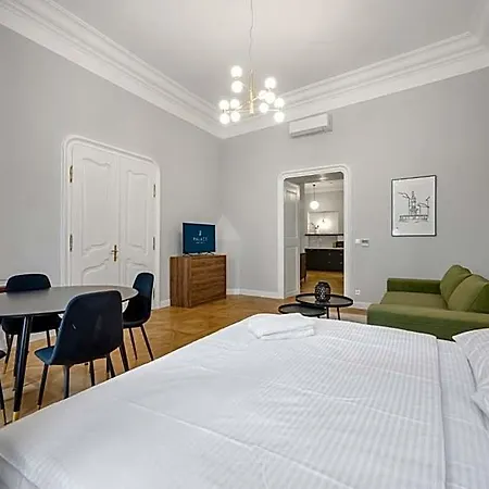 Ξενοδοχείο με διαμερίσματα Palace 4*
