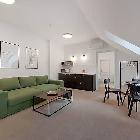 Palace 4*