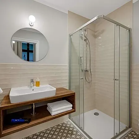Palace 4*