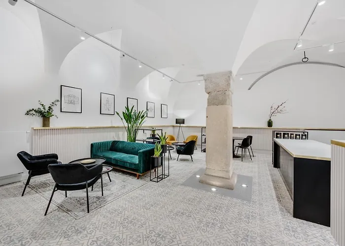 Palace Aparthotel 4*