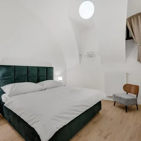Palace 4*